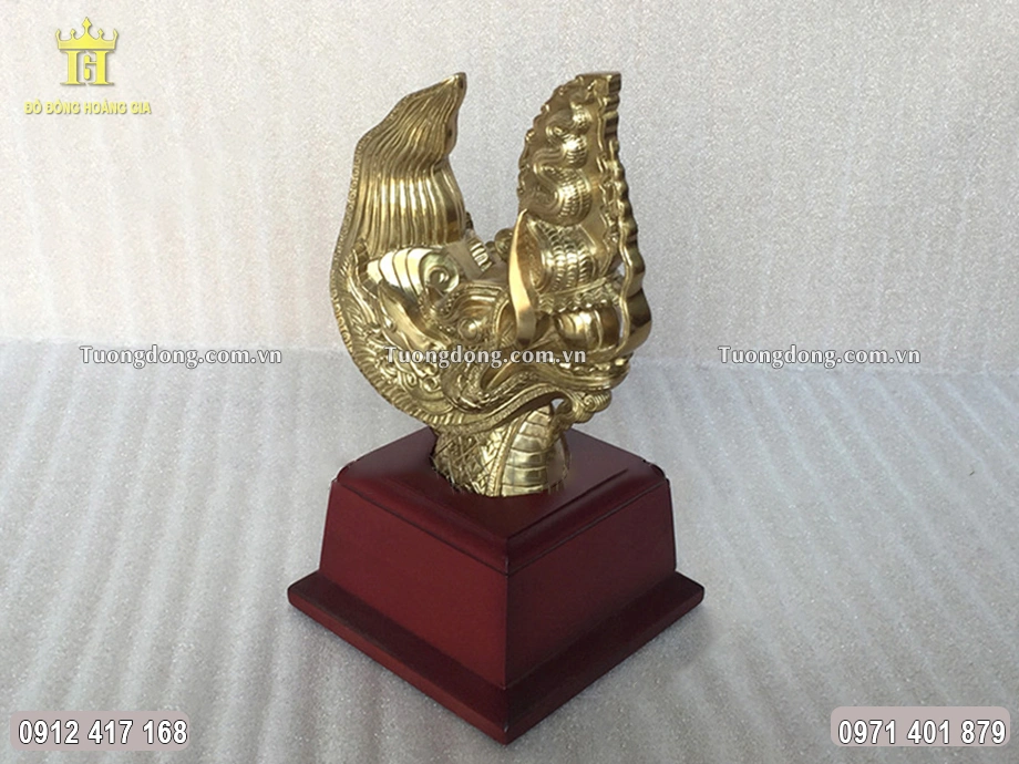 Đế gỗ được làm màu, phun phủ chống mối mọt chắc chắn